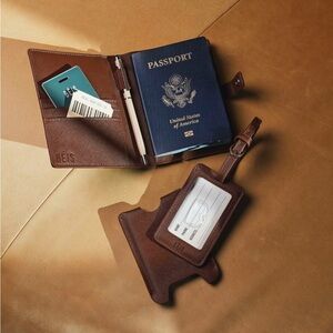 NWT BÉIS Passport Sleeve Maple